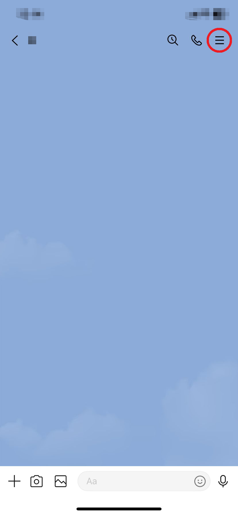 トーク画面右上の三本線メニューをタップする位置